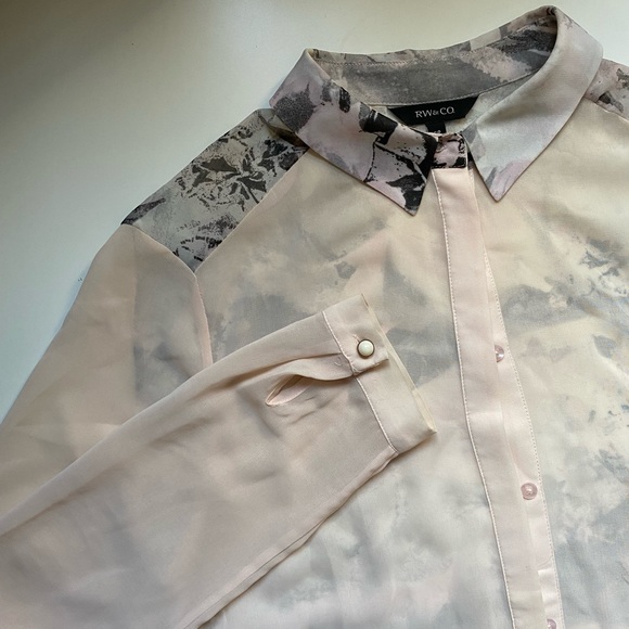 ⭐️SOLD⭐️Sheer Floral Pink Blousse - Picture 6 of 10